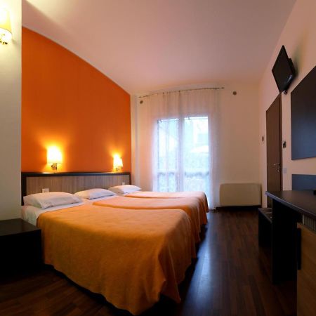 Lux Hotel Durante Milaan Buitenkant foto