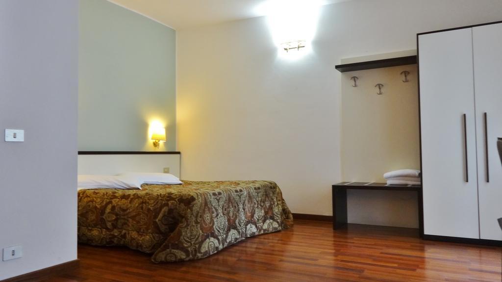 Lux Hotel Durante Milaan Buitenkant foto