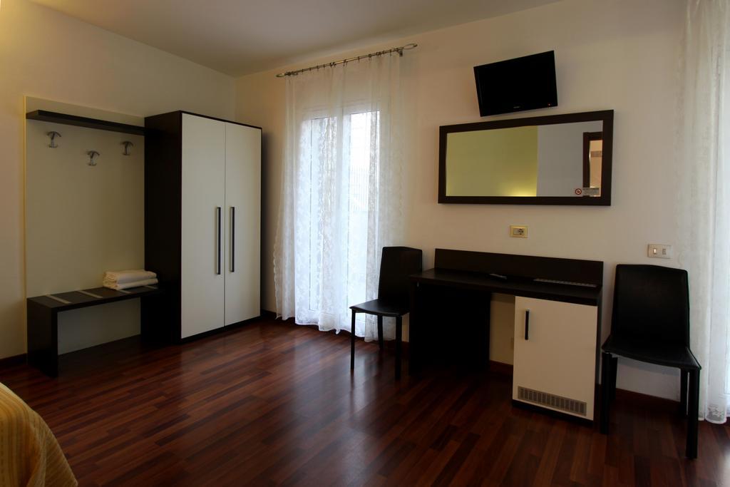 Lux Hotel Durante Milaan Buitenkant foto