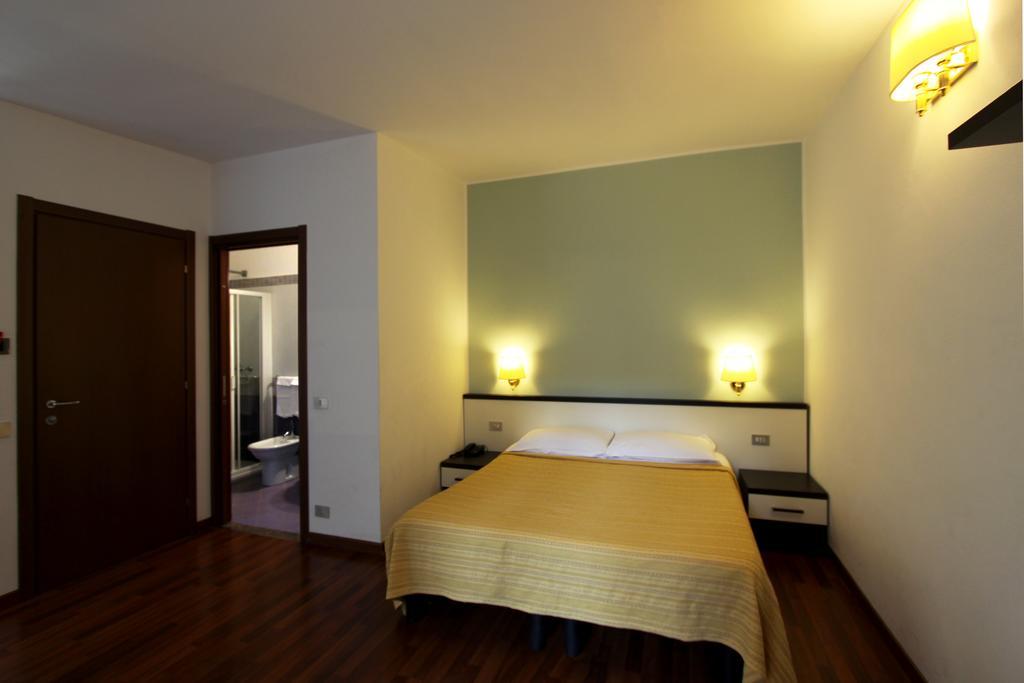 Lux Hotel Durante Milaan Buitenkant foto