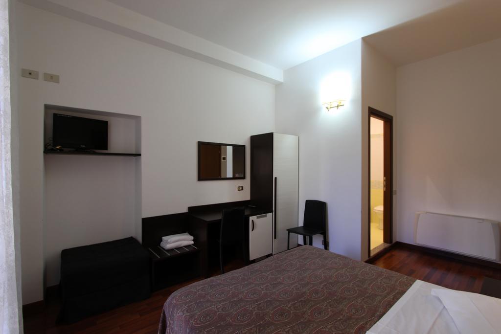 Lux Hotel Durante Milaan Buitenkant foto