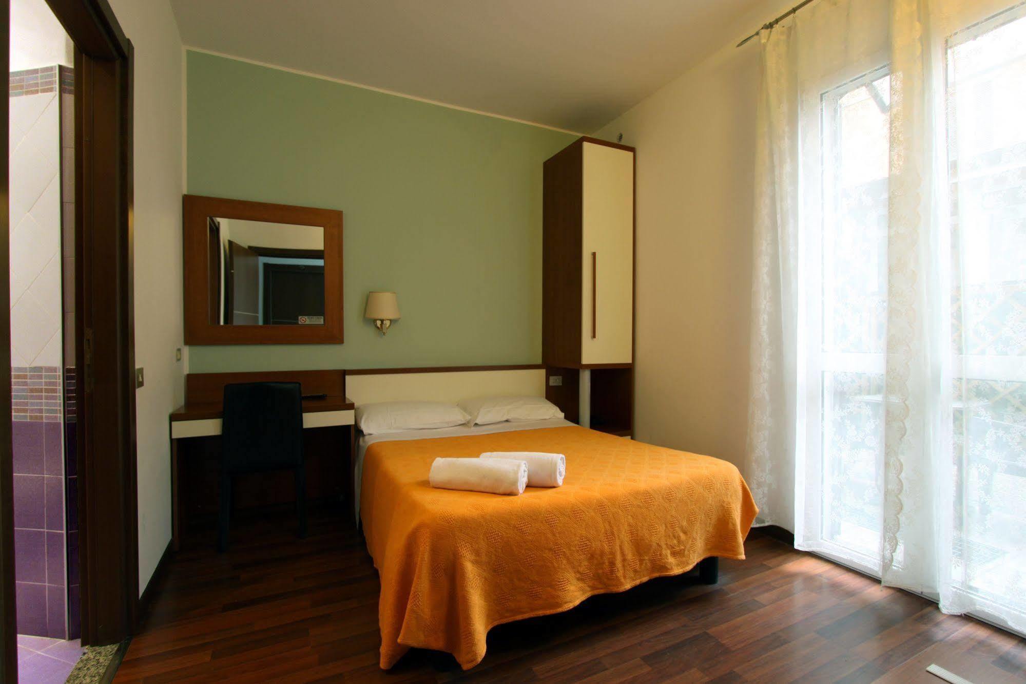 Lux Hotel Durante Milaan Buitenkant foto